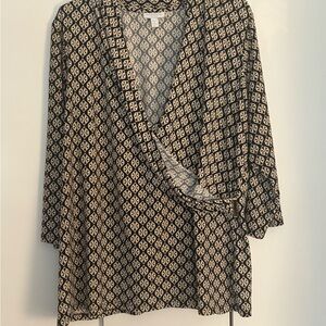 Women's Black and Cream Patterned Top